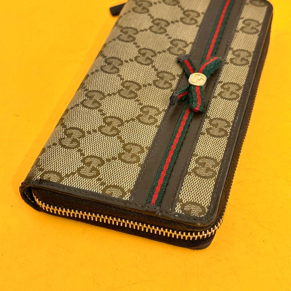 Gucci Sherry line Zippee round Wallet with Green and Red Accents - Picture 4 of 16